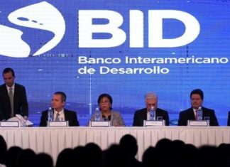 Líderes latinoamericanos y europeos presionan para aplazar la elección en el BID