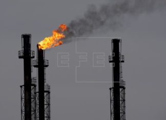 La OPEP+ entra en 2021 con un plan cauteloso para superar la debacle de 2020