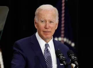 Biden se mantiene positivo para covid-19 pero se siente bien, según su doctor